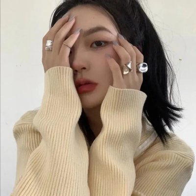 有色彩的女子